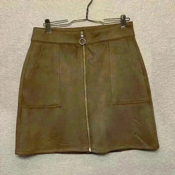 Maurice’s tan faux suede mini skirt sz 4 fall winter zipper pencil career office - Picture 1 of 8